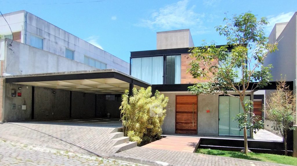 fachada de casa de alto padrão de charitas em niteroi